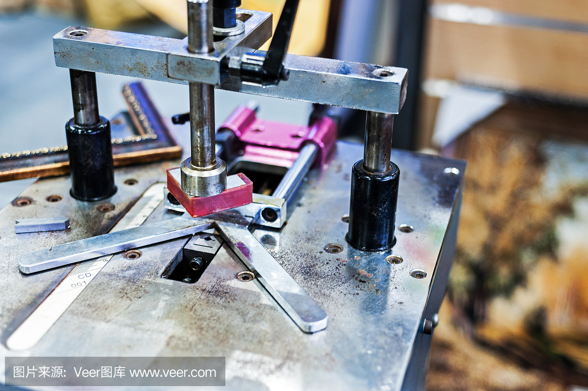 人工相框配機(jī)框