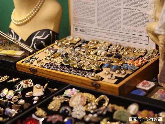 成都古著店 穿在身上的時光機，相框機配的復古魅力